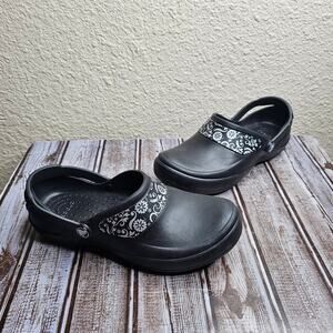 Crocs Women's size 7 Mercy Work slip-resistant clogs black silver print trim.